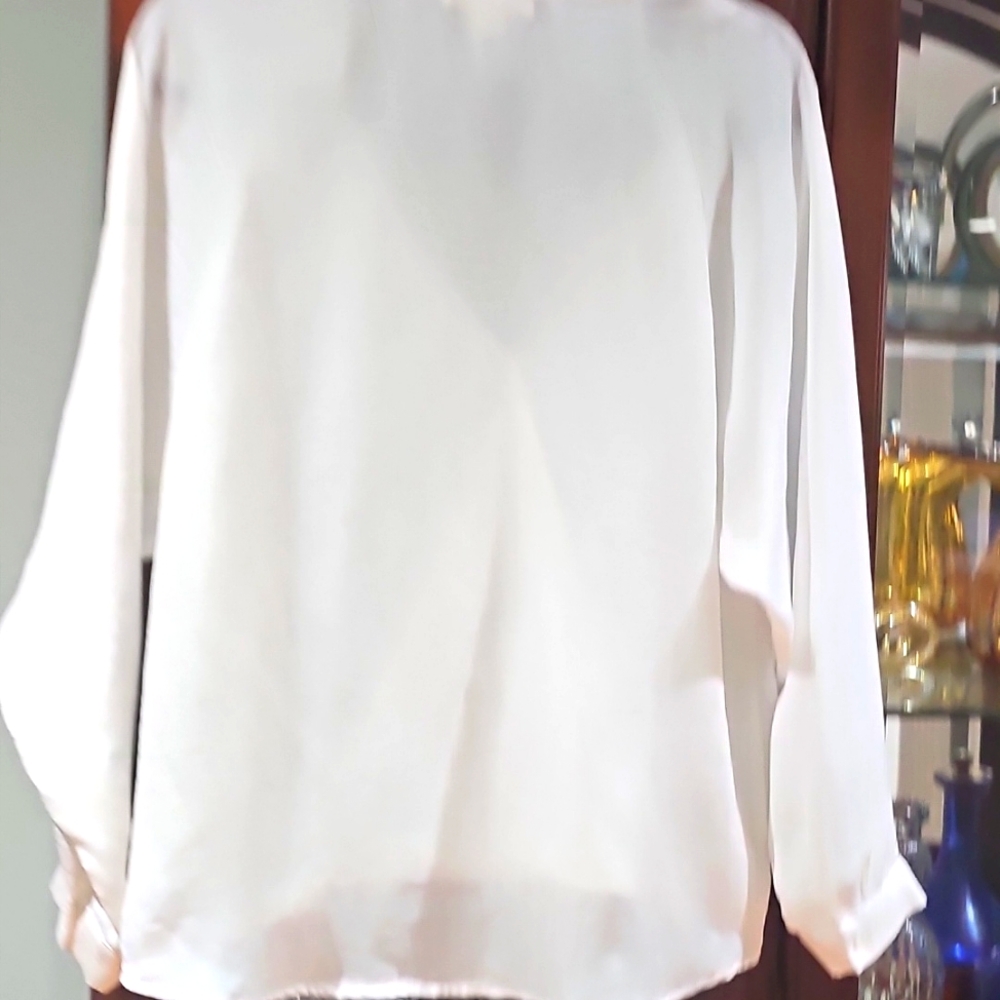 La Vie 89 Elegant Bloouse Wrap Front Float Over Waist White Medium - Picture 9 of 9